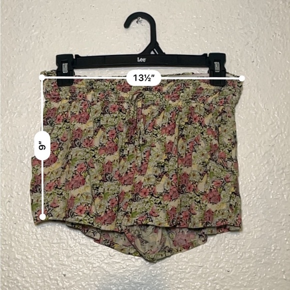 Wet Seal floral shorts with front tie and pockets size small - Picture 3 of 6